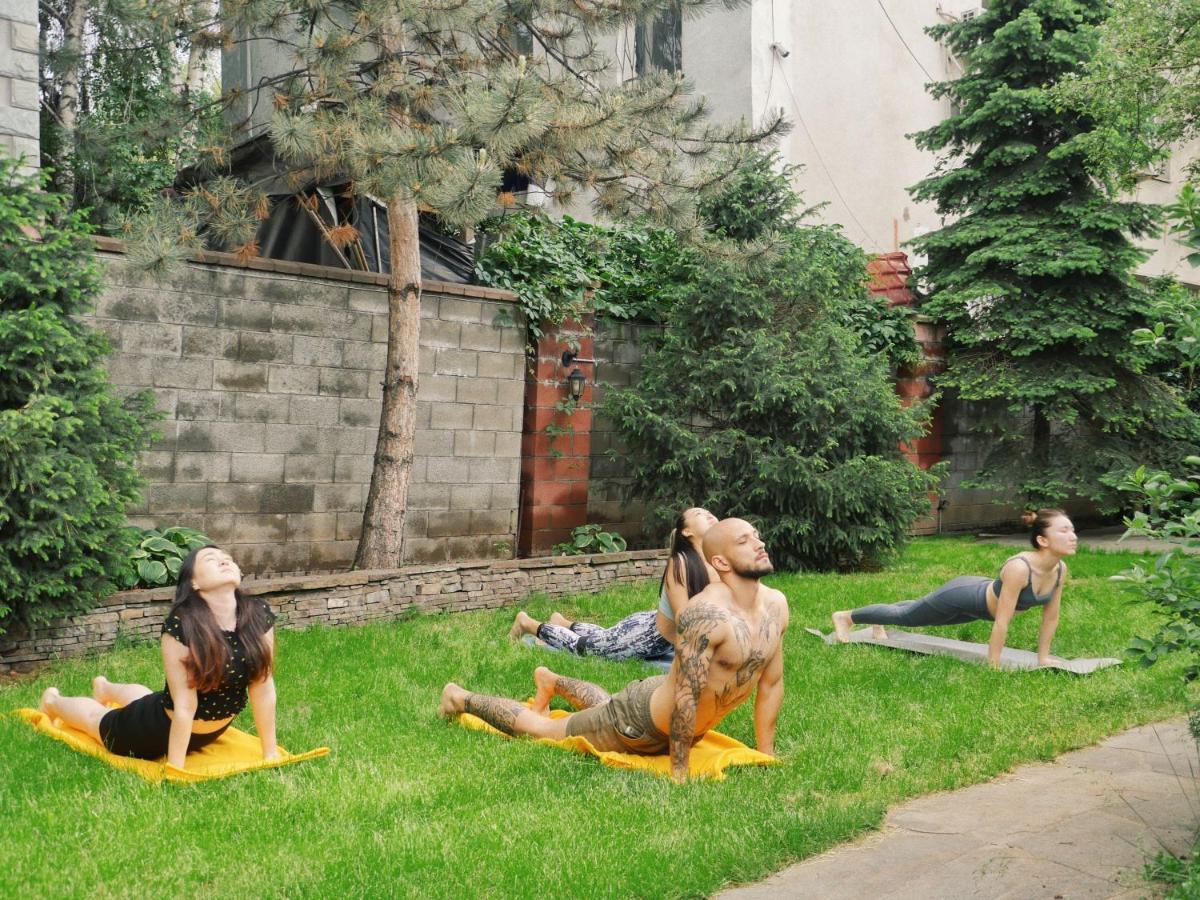 Wanderlust Boutique Hostel Almaty Exterior photo